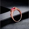 Podwójne Targi Czerwone kryształ obrączki Rose Gold Color / Srebrny Tone Moda Retro Pierścionek zaręczynowy Biżuteria dla kobiet DFR368
