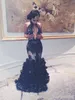 Sjöjungfru svart spetsning aftonklänningar sexig nyckelhål nacke rygglös flouncing rufsar arabiska klänningar kvinnor prom aftonklänningar hy197