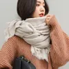 Otoño e invierno moda color puro lana barba bufanda chal doble propósito súper larga bufanda femenina dulce y encantadora bufanda japonesa