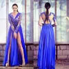 O mais novo sexy uma linha line pura royal azul renda aplique de manga longa chiffon partido africano baile vestidos modestos modestos vestidos de festa