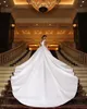 2019 Nuovi splendidi abiti da sposa arabi Lungo strascico con spalle scoperte Appliques in pizzo Abiti da sposa taglie forti in raso