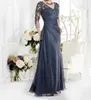 Vintage Navy Blue Mother of the Bride Groom Dress 3/4 ärmar Applices Spets A-Line V-Neck Long Custom Made Winter Evening Party Prom Gowns