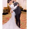 Koronki i Pióro Suknie Ślubne Sexy Off Shoulder Sheer Długie Rękawy Syrenki Suknie Ślubne Dubai Backless Court Train Wedding Vestidos