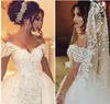 Arabiska lyxiga pärlor Applique spetsar overskirts bröllopsklänningar korta ärmar av axel sjöjungfru brudklänningar med avtagbar trai285a
