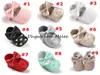 INS 19Colors Choisissez Baby Moccasins Love Heart Burfant Prewalker Pu En Cuir Enfants Hollow Out Chaussures pour garçons Filles Solle anti-slip souple