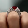 Ny stil 925 Sterling Silver Fashion Heart-Shaped Ruby Engagement Ring Rostfritt Stål Trend Enskilda Kvinnors Ring Partihandel