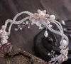 Abito da sposa con fascia in cristallo fatto a mano, accessori di fiori di diamanti, ornamenti da sposa