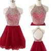 Korta homecoming klänningar halter sequins pärlor puffy kjol cocktail party klänning burgundy tulle mini prom klänningar examen i lager