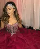 Vintage Burgundia Ball Stun Quinceanera sukienki Sweetheart Organza Ruffles Cascade Dress 2018 TOP TALK CORSET