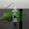 Herstellung von Glaspfeifen. Mundgeblasene Bongs. Mini-Quadratglas-Wasserpfeifenflasche