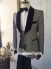 Klassischer Stil Bräutigam Smoking One Button Schal Revers Trauzeugen Hochzeit Herren Blazer Dinner-Party-Anzüge (Jacke + Hose + Weste + Krawatte) J790