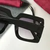 Lunettes de soleil de luxe 0197 pour femmes, grande monture, design spécial élégant avec monture à rivets, lentille circulaire intégrée, qualité supérieure, livrées avec étui