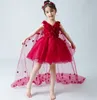 Pas cher Rouge 3D Appliqued Fleur Filles Robes Pour Les Mariages Col En V Organza Toddler Pageant Robes Avec Cape Détachable Une Ligne Enfants Robe De Bal