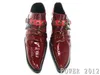 Zapatos Hombre Red Manの靴、男のための結婚式の靴、尖ったつま先ハイヒールの性格カジュアルレザー靴の結婚式の靴