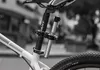 360 graders roterande cykelcykelhandtag Mount LED-ficklampa Torch Mount Clamp Clip Holder Grip Bracket Färgrik
