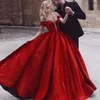 Graciös saudi-kändis prom klänningar sexig av axel ärmlös spets upp satin boll klänning fest klänning attraktiv dubai elegant kväll dres