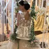 Bescheidene Marchesa-Spitze-böhmische Strand-Hochzeitskleider 3D-Foral-Applikationen Dubai-Arabisch-handgemachte Blumen-Land-Brautkleider mit langen Ärmeln