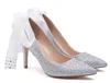 Scarpe da sposa da sposa in cristallo con borchie argento Bling Scarpe da donna con punta a punta sexy Cinturino in pizzo con cinturino alla caviglia Scarpe con tacco alto da donna