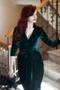 Robes de soirée courtes en velours vert émeraude 2018 longueur au genou robe de cocktail de soirée de charme manches longues robe de mariée formelle personnalisée col en V profond