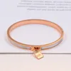 Brazaletes de acero de titanio 316L para mujer, color oro rosa, plata, superficie blanca y negra, pulsera con letras, pulsera de boda para pareja de moda B2158995