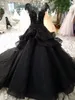 Nouvelle arrivée robe de bal de luxe robes de mariée noires 2020 gothique cour vintage non blanc robes de mariée prix long train perlé mancherons