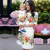 엄마와 딸 드레스 가족 일치하는 의상 꽃 프린트 라운드 넥 라인 무릎 길이 어머니 아기 소녀 여름 저녁 빈티지 드레스