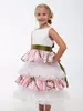 Söt vacker vit satinblomma flickor klänningar med rosa camo riktiga träd tiered kjol barn formella bröllop party klänningar band camou316m