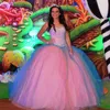 매력적인 핑크 Quinceanera Dresses 2019 Crystals Princess Princess Princess Princess Quinceanera와 어깨 파티 가운에서 민소매 민소매