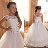 2018 Günstige Blumenmädchenkleider für Hochzeiten, Schleife, Band, U-Ausschnitt, rückenfrei, mit Applikationen, Prinzessin-Kinder-Erstkommunion-Kleider