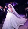 2018 Dubai En linje Bröllopsklänningar Sweetheart Lace 3D Floral Appliques Strapless Pärlor Vestido Court Tåg Plus Storlek Formella Bröllopklänningar