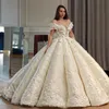 Saudiarabisk Dubai Princess Bröllopsklänning Av Axelpärlor 3D Blommorapplikationer Tule Ball Gown Bröllopsklänningar Charmig Arabia Bridal Bröllopsklänning