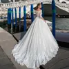 Vintage Kant Baljurk Trouwjurken 2019 Bateau Hals Half Mouwen Illusie Bodice Tulle Applicaties Bruidsjurken met overdekte knopen