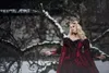 Vintage medeltida röda och svarta gotiska bröllopsklänningar av axel långärmad spets applikationer kapell tåg viktorianska brudklänningar faller 2018
