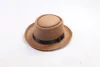 Nieuwe mode retro vilten jazzhoed ronde platte TOP hoeden voor mannen vrouwen elegante effen vilten Fedora hoed band brede platte rand jazz hoeden Pa8158627
