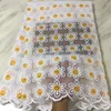 5 yards / pc mode witte bloem en fuchsia borduurwerk Frans netto kant met kralen voor Afrikaanse mesh kant stof voor jurk BN90-8