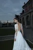 Boho 2018 Långärmade Berta Bridal Klänningar Sexig V-Neck Sheer Lace Appliqued Backless A-Line Side Slit White Chiffon Beach Bröllopsklänningar