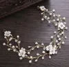 Nuovo fiore in ceramica con ornamento per capelli di perle bianche con copricapo da sposa europeo e americano