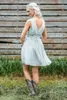 Country Style Short Bridesmaid Dresses 2019 Billiga V-nacke Ruched Backless Summer Boho Bridesmaids Klänningar för Tonåringar Kort Klänning BM0140