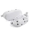 Zapatos de bebé para niños recién nacidos, niñas, corazón, patrón de estrellas, primeros pasos, niños pequeños, zapatillas de deporte de PU con cordones de 0 a 18 meses