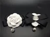 65 cm White Camelia Flower Brosch Women Camellia Brosches Pins Famous Brand Pearl Pendant White Flower Brosch Pin For Wedding1559810