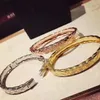 Rhombus Jewelry Woman Diamond Bangle Titanium Guldarmband Koppararmband Högkvalitativa bröllopsfest smycken3727353
