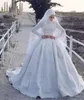 2018 Abiti da sposa arabi musulmani in raso Collo alto Applicazioni di pizzo Maniche lunghe Abiti da sposa Abiti da ballo Abiti da sposa su misura