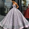Dubai Gorgeous Lace Ball Gowns Prom Klänning Sexig Stroplös V-Neck Ärmlös Aftonklänning Fantastisk Bodice Lace-up Princess Quinceanera Klänningar