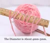 直径240g /直径5mm。シェニールベルベット糸の暖かいテクスチャー。 DIYかぎ針編みの編み物の玩具、セーター。帽子。靴下