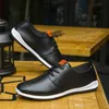 브랜드 디자이너 Men 's Sreathable Microfiber 가죽 남성 캐주얼 신발 비즈니스 남성 신발 Pure Color 편안한 여름 패션 신발