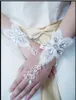 Luxury Sparkling Diamond Hot Sale Sequins Lace Bröllopshandskar Fingerless Wedding Golve Bröllop Tillbehör