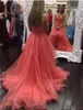 2018 Nya Coral Prom Klänningar Elegant Halter Ärmlös Aftonklänningar Tillbaka Zipper Hi-Lo Tiered Custom Made Party Dress With Lace Applique