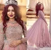 Luxury Dusty Pink Arabic Wedding Dresses Juvel Neck Pärled Crystal Chapel Train Tulle illusion Långärmare Bröllopsklänning Vestido D309e