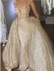 Glänzende goldene Abiye-Meerjungfrau-lange Abendkleider mit abnehmbarer Schleppe, Blumen-Spitze-Abendkleider, Pailletten-Sexy-Kleid, formell, rückenfrei, 2-teilig