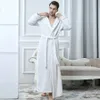 Vinterpar Coral Fleece Bathrobes Kvinnor / Män Varm Lång Sexig Kimono Bath Robe Plus Size Dressing Gown Bridesmaid Robes Kvinna